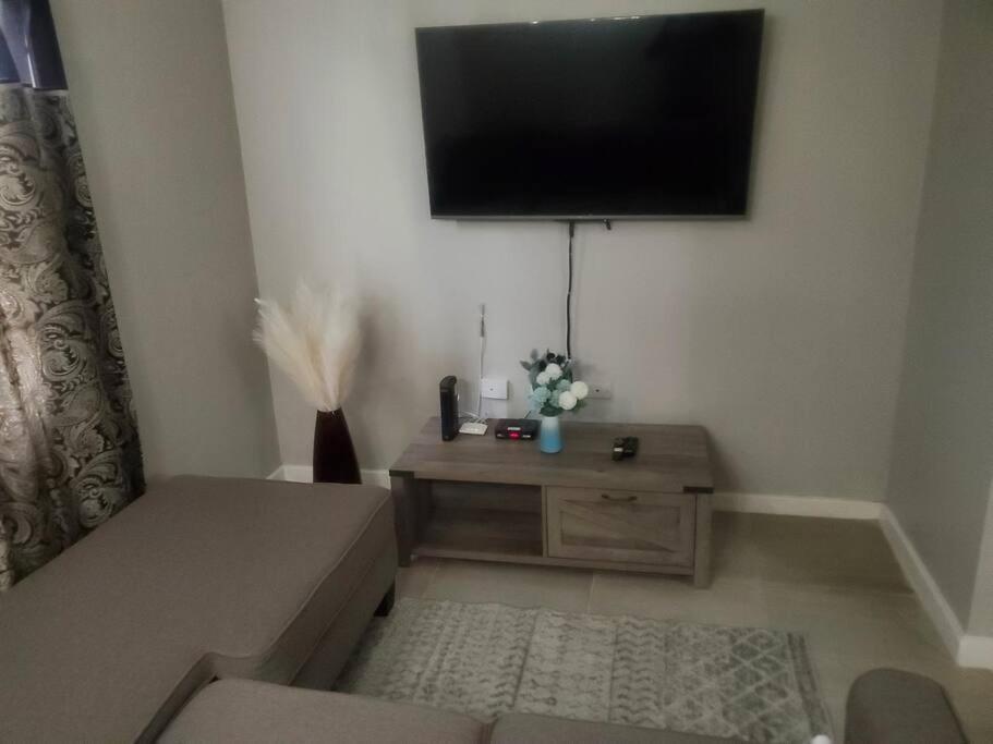Modern Apartment At The Worthington Kingston Ngoại thất bức ảnh
