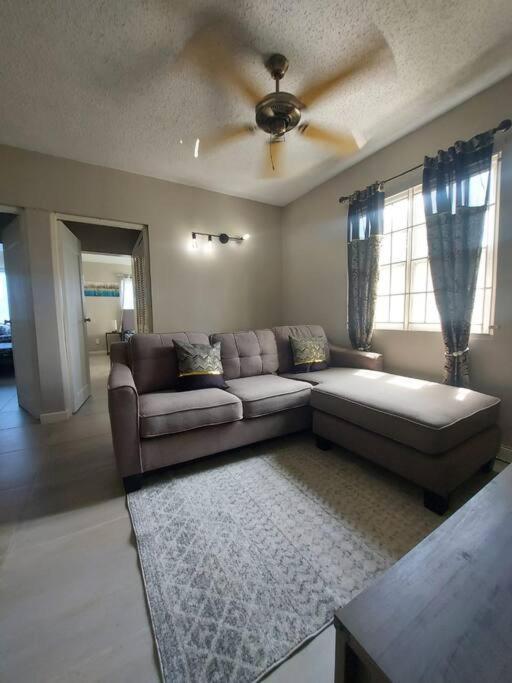 Modern Apartment At The Worthington Kingston Ngoại thất bức ảnh