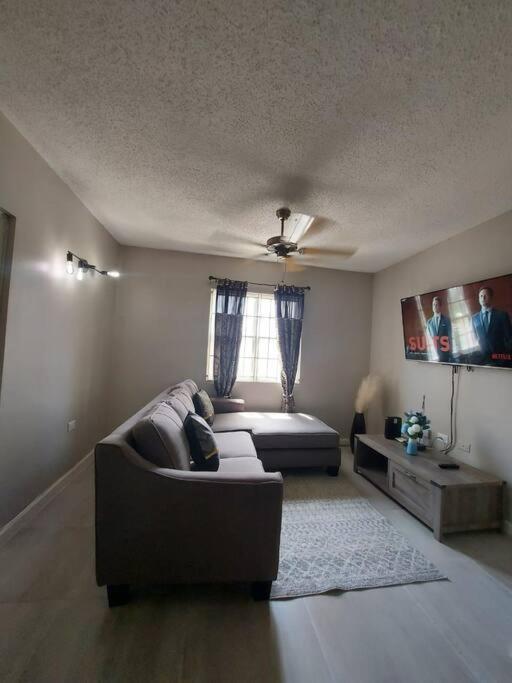 Modern Apartment At The Worthington Kingston Ngoại thất bức ảnh