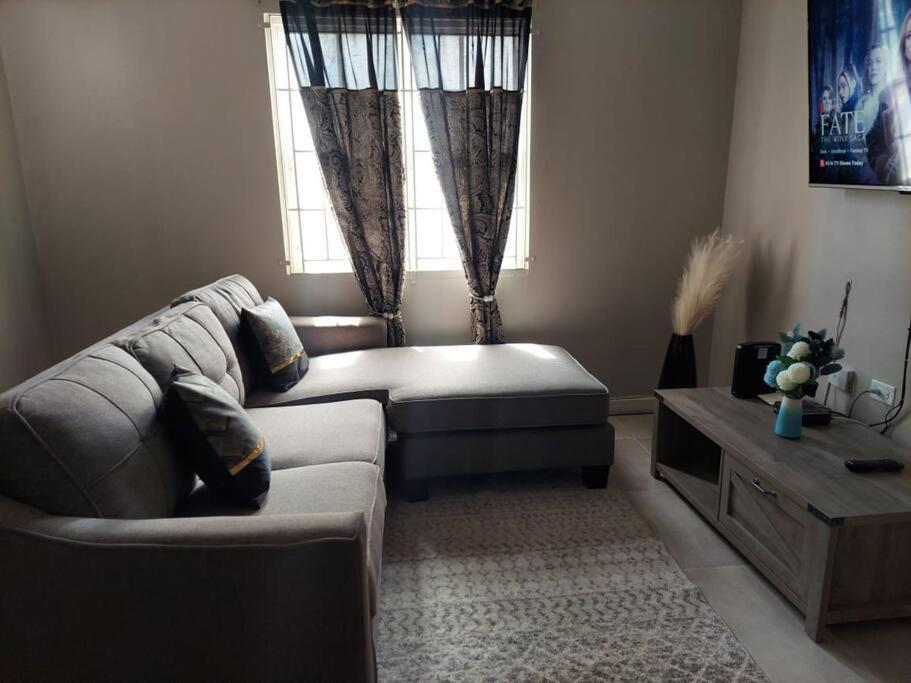 Modern Apartment At The Worthington Kingston Ngoại thất bức ảnh