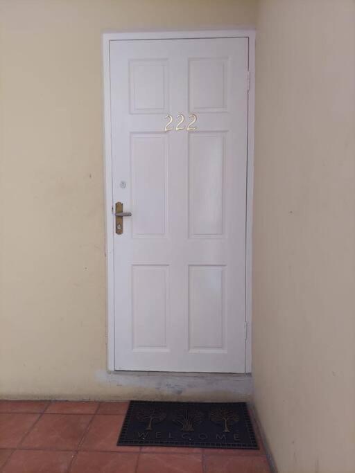 Modern Apartment At The Worthington Kingston Ngoại thất bức ảnh